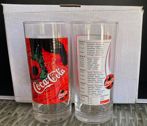 302002-1 € 15,00 coca cola glas 6x in doos voetbal D6 H 13 cm.jpeg